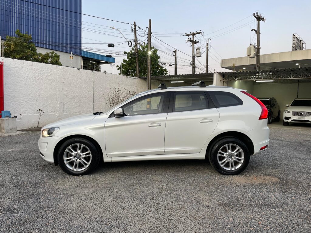 VOLVO XC60 T5 MOMENTUM 2.0 2016/2016 (BLINDADO)