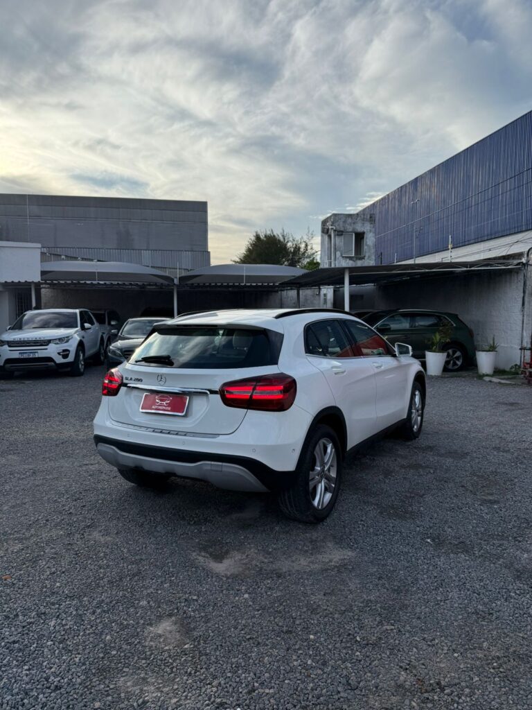 MERCEDES-BENZ GLA 200 STYLE 1.6 2019/2020